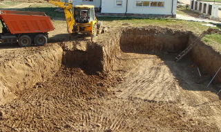 Рытье котлованов под фундамент в Стрежевом – цена от 2610 руб. за м3 | 2Землекопа-Стж